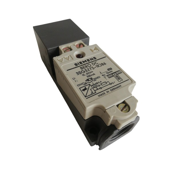 Capteur inductif Siemens 3RG32751KJ86 sn.15mm , 10-30 Vcc, 1 NA + 1 NC